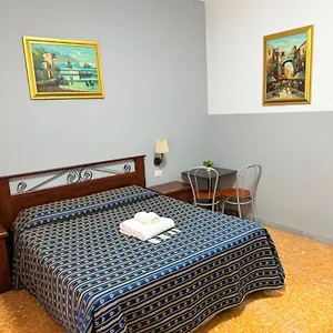 Panzió Vertex, Róma